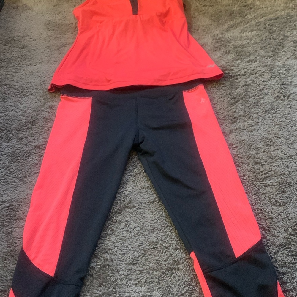 Everlast workout pants and top.